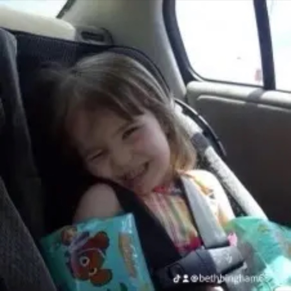 Meet your Posher, Beth - Picture 4 of 10